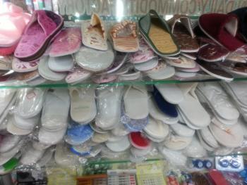 廠家直銷一次性拖鞋與壓縮毛巾，支持定制服務(wù)——義烏榮娟日用品介紹